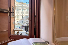 Trevi Mirror (10m from Trevi Fountain)